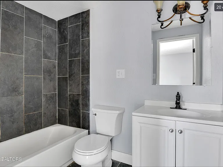 2410 Jefferson Ave — Photo 16