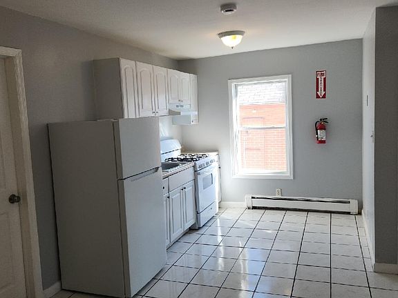2nd image of 305 Handy St Floor 2