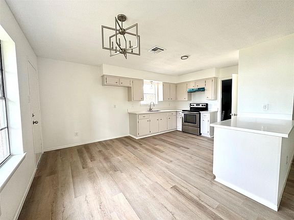 3rd image of 2126 Ripple Creek Dr