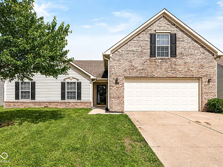 2747 Foxbriar Pl — Photo 1