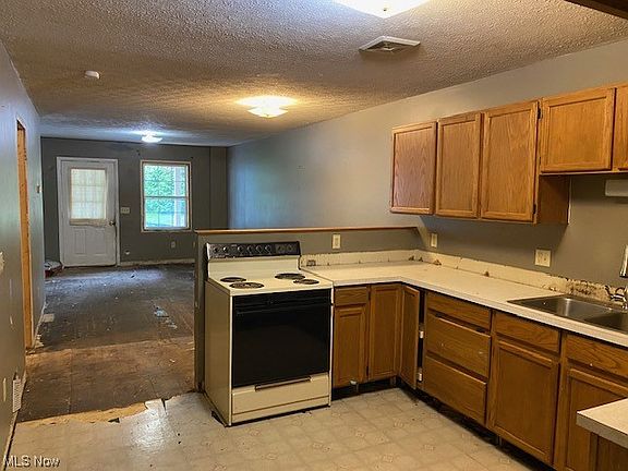 4th image of 115-117 W Oak St