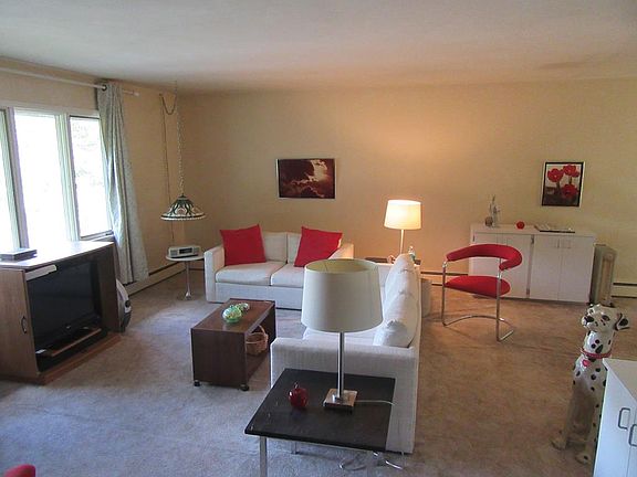 4th image of 32 Briarcliff Dr