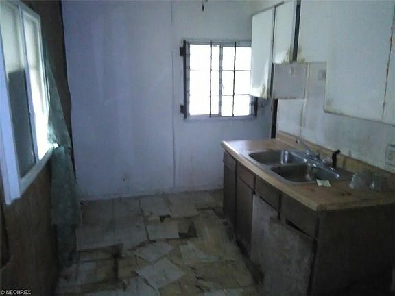 4th image of 11025 Parkedge Dr