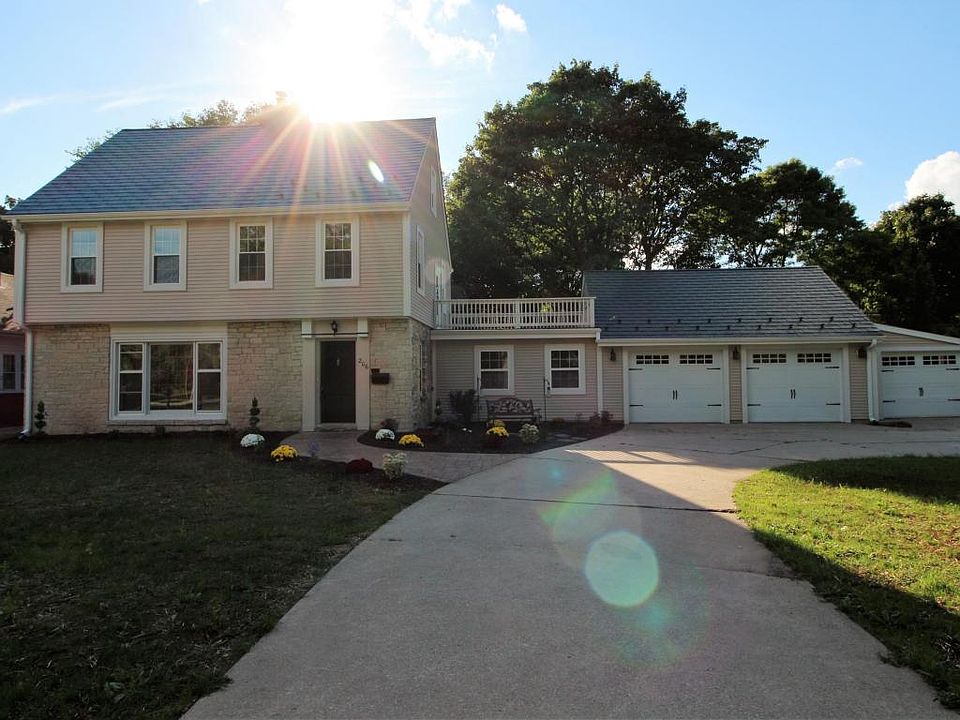 1st image of 206 Lake Dr