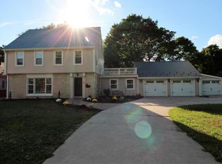 206 Lake Dr, South Milwaukee, WI 53172
