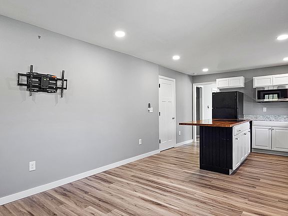 5th image of 113 Looking Glass Ln #113