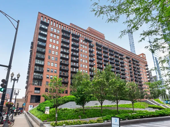 165 N Canal St APT 1419, Chicago, IL 60606