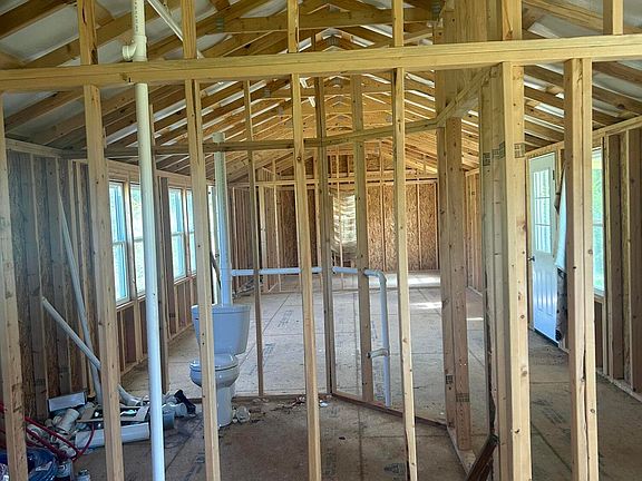 5th image of 153 Snow Rd