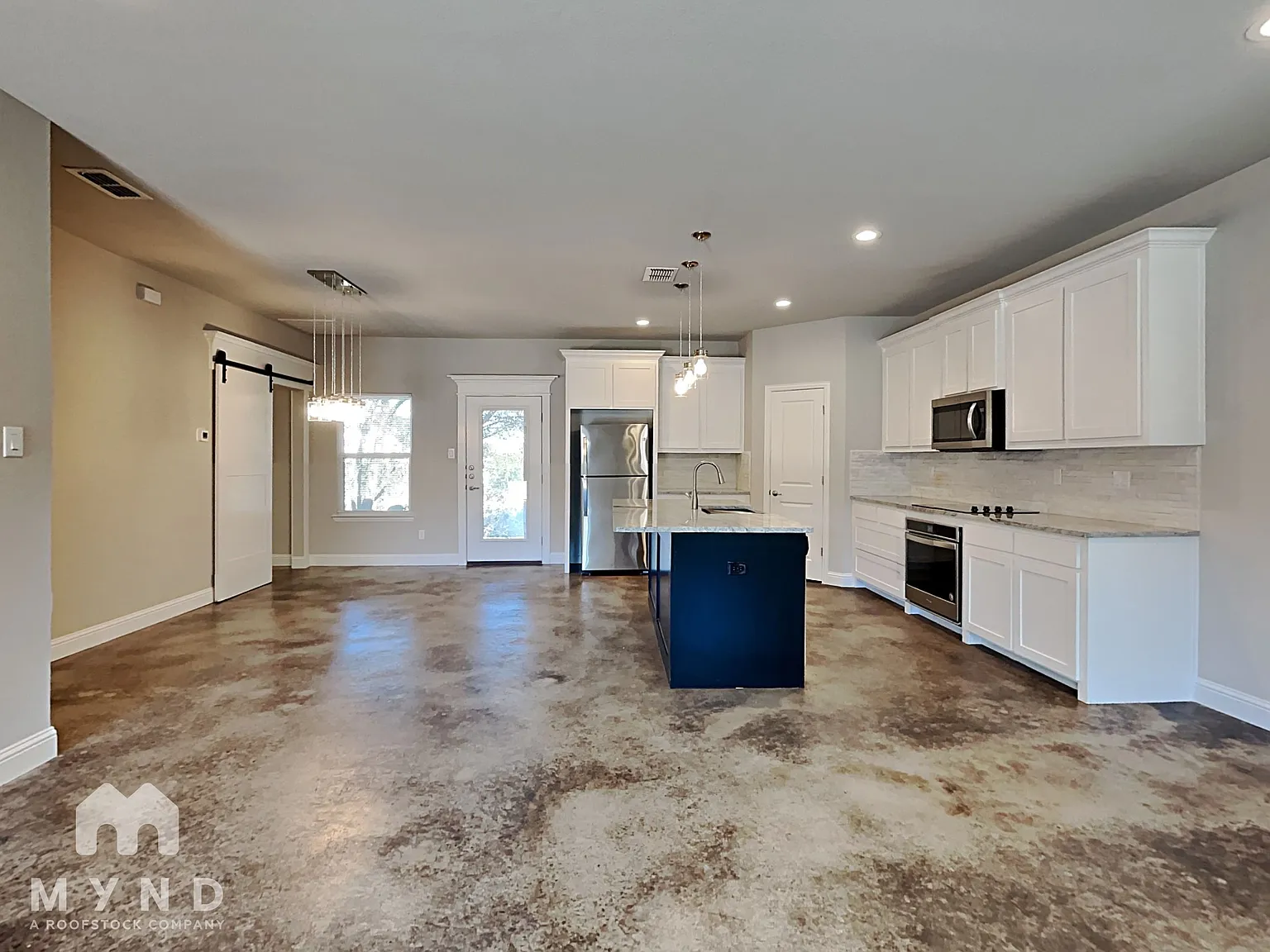 3 bed, 2.5 bath, 1802 sqft, $2,035 — Photo 2