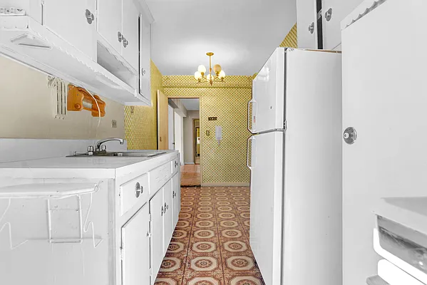 Sold by Mitra Hakimi Realty Group, LLC | media 9