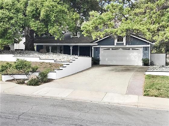1st image of 303 Fox Hills Dr