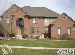 3570 Sleepy Fox Dr, Rochester Hills, MI 48309