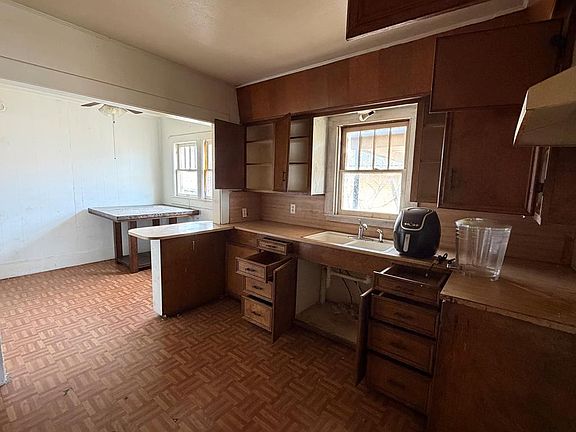 2nd image of 1402 Austin St