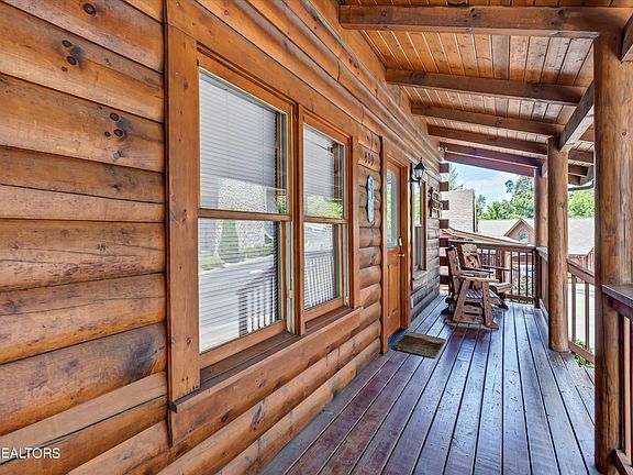 3rd image of 419 Big Bear Way