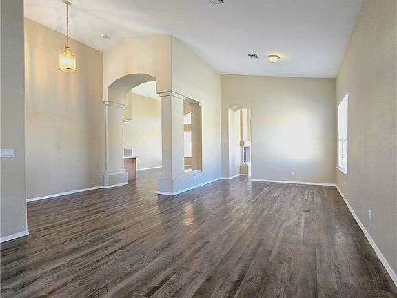 4th image of 1445 Castle Crest Dr