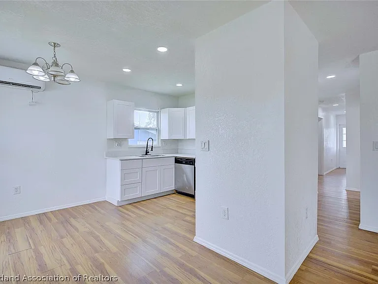 1547 Sycamore Ave — Photo 6