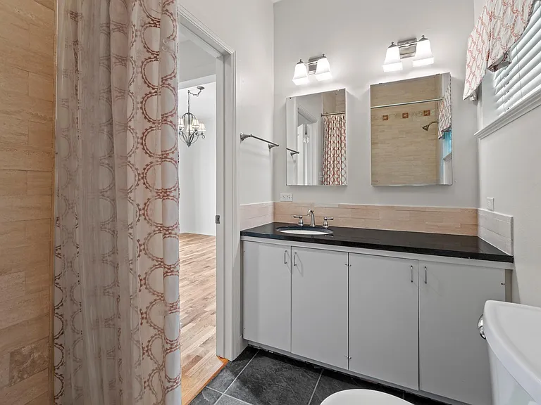 409 E 38th St #305 — Photo 10