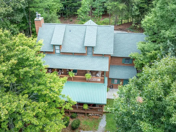427 N Lake Dr, Ellijay, GA 30536