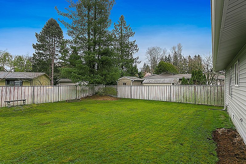 2nd image of 8610 NE 141st St
