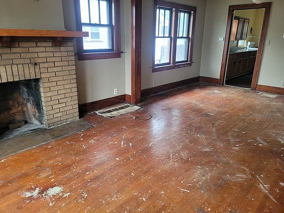 3rd image of 409 E Archer Ave