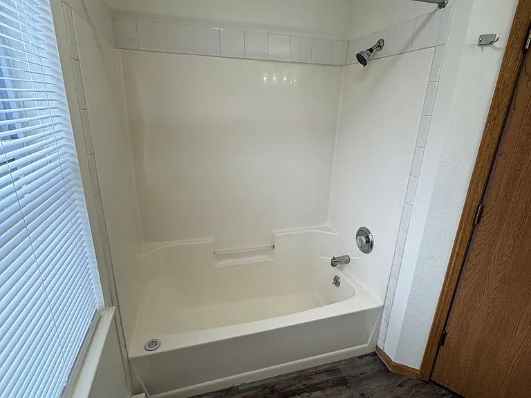 PIONEER BLUFF APARTMENTS — Photo 43