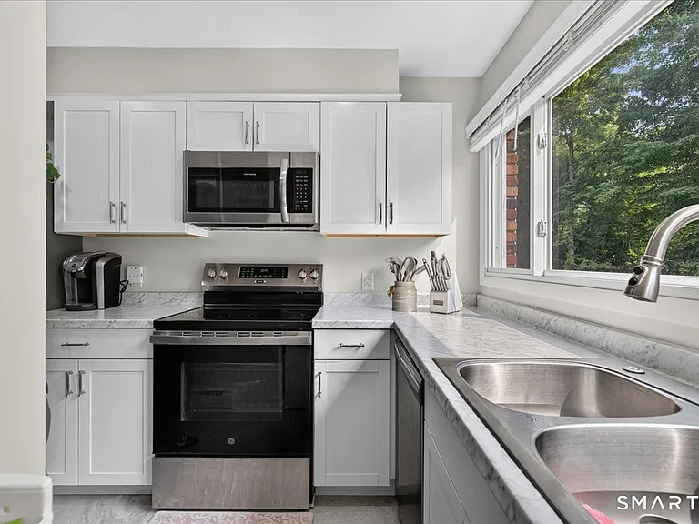 1141 Waterbury Rd — Photo 11