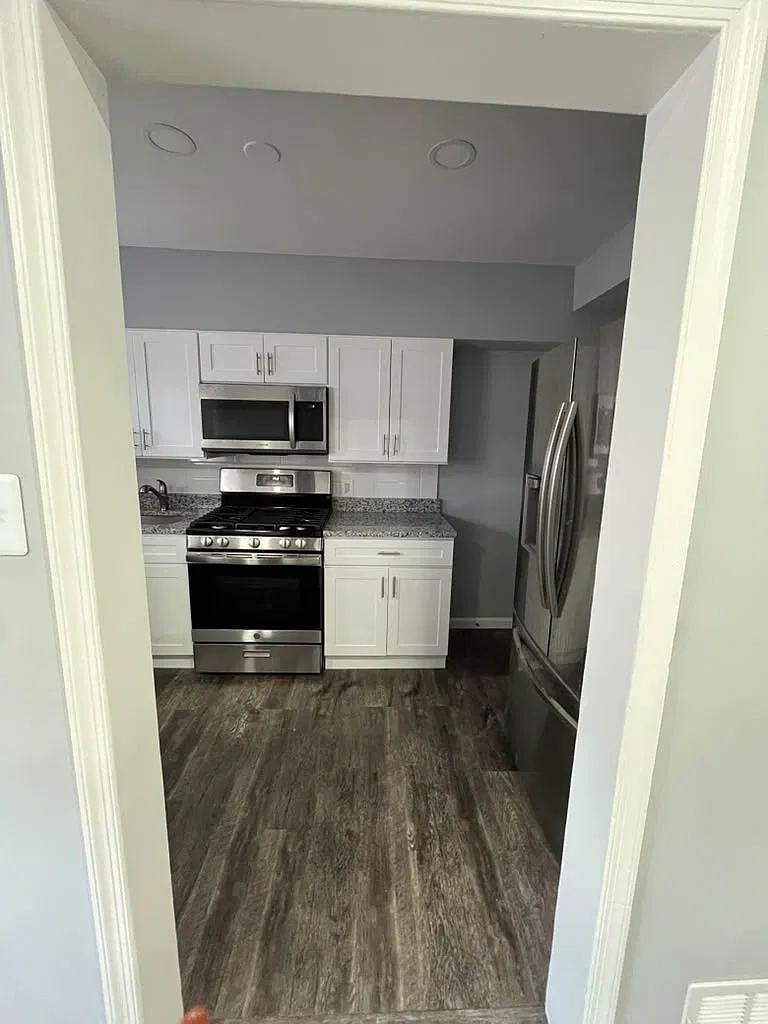 4 bed, 1008 sqft, $2,400 — Photo 3