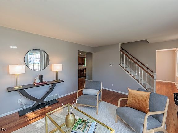 4th image of 891 Eaton Ave