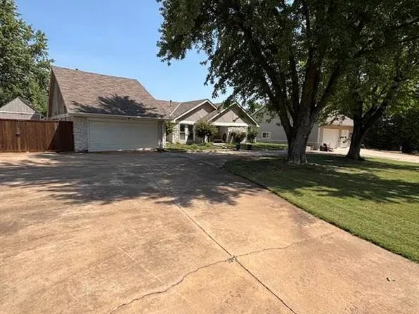 1611 E Coffee Creek Rd, Edmond, OK 73034