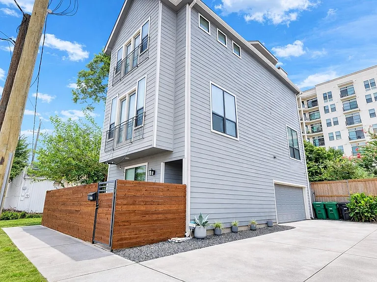 1206 W 14th St — Photo 4