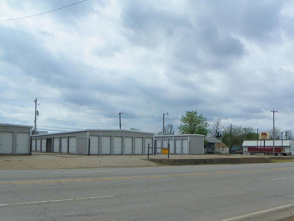 2nd image of 301 E Main St