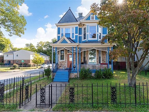 2nd image of 2211 Barton Ave