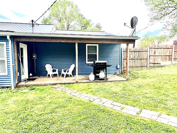 4th image of 527 Circle Dr