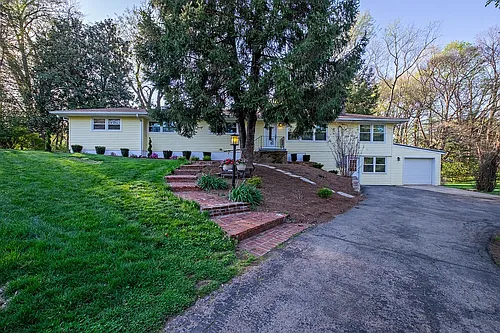 212 Elm Ave Photo 1