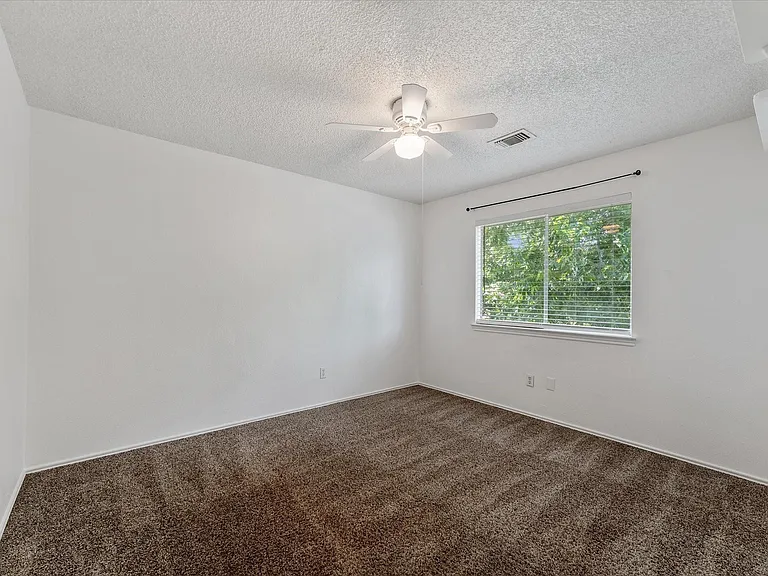 4311 Piney Creek Ln — Photo 21