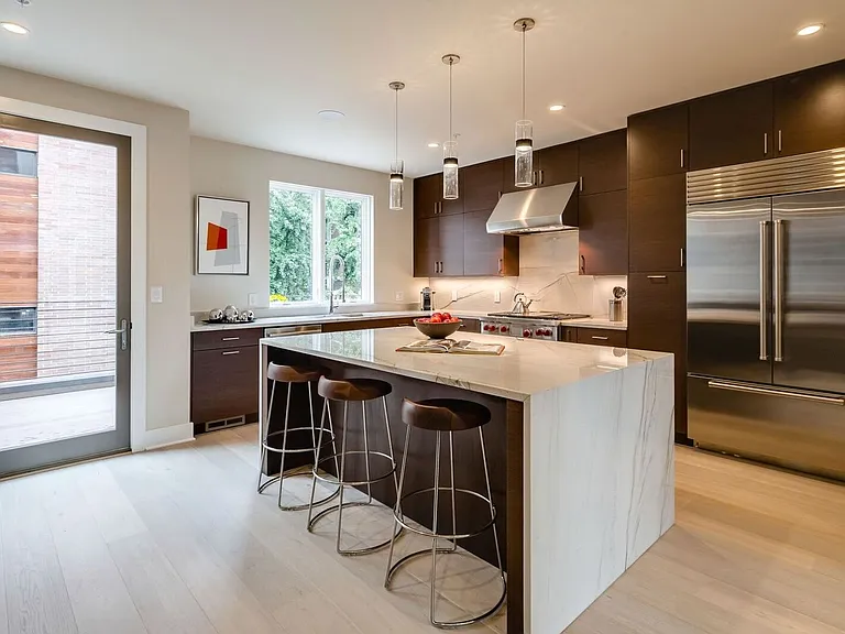 147 S Hancock St — Photo 4