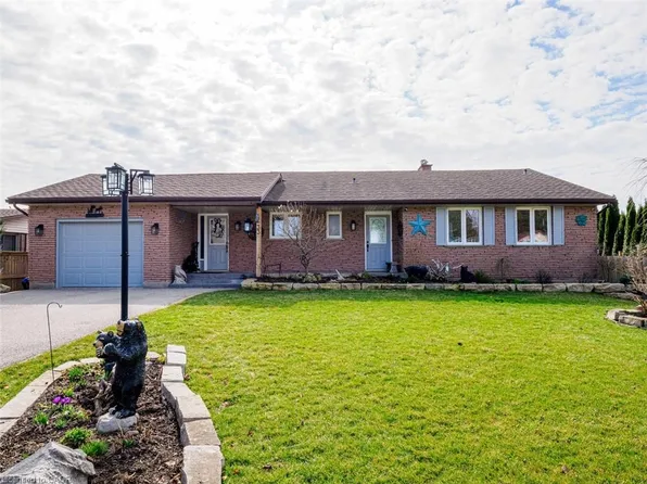 33 Bee St, Norfolk County, ON N0E 1P0