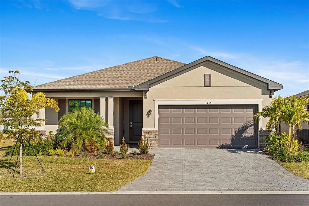 3 bed, 3.0 bath, 1840 sqft, $2,200 — Photo 1