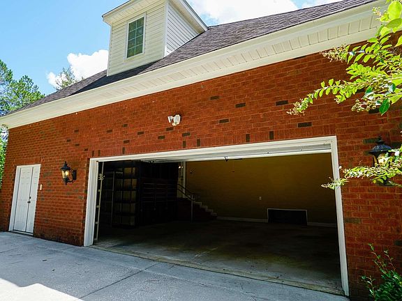 5th image of 1627 Stanford Dr