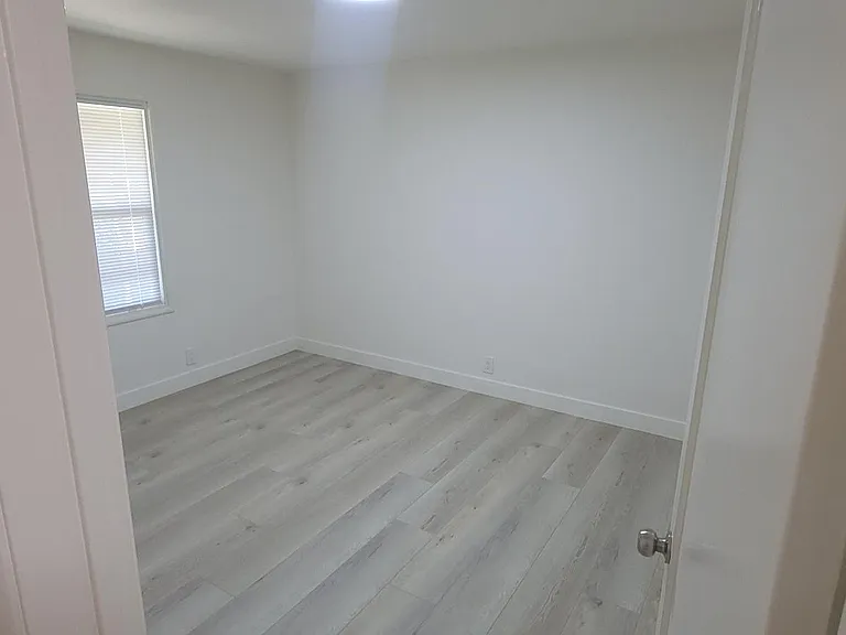 7975 Orange Ave — Photo 9