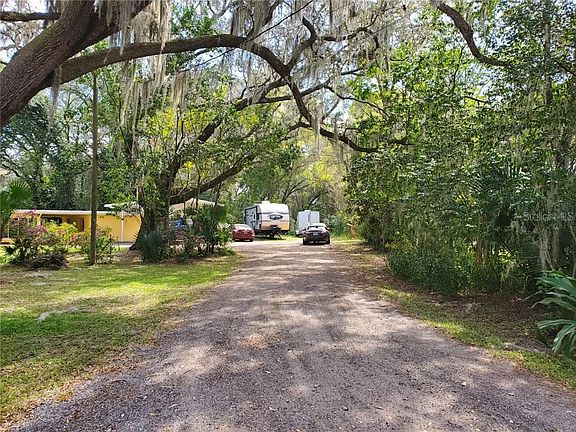 4th image of 18 Poinsettia Dr