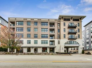 940 Maple Ave APT 210, Downers Grove, IL 60515