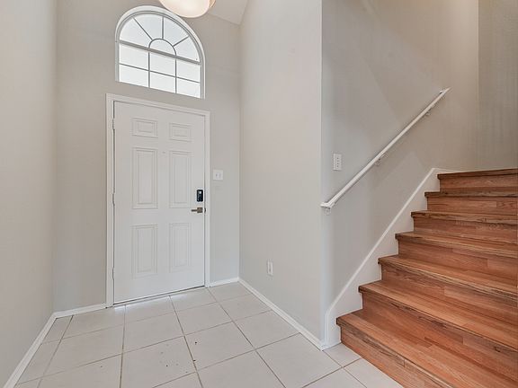 2nd image of 6734 White Tail Ln