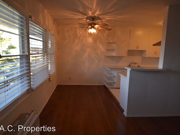 3rd image of 10924 Camarillo St APT 07