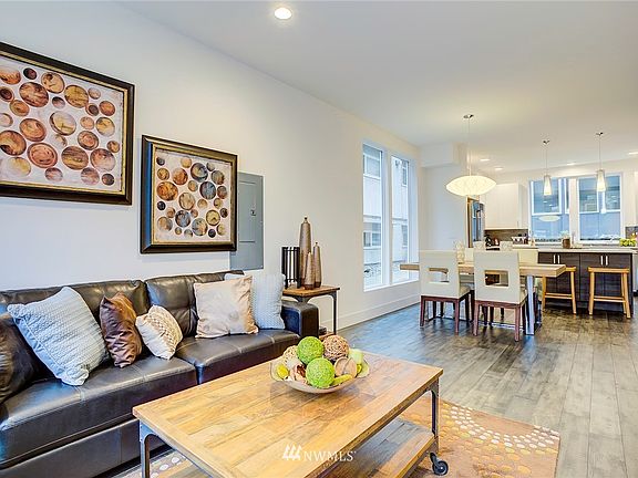 4th image of 2358 C Franklin Avenue E