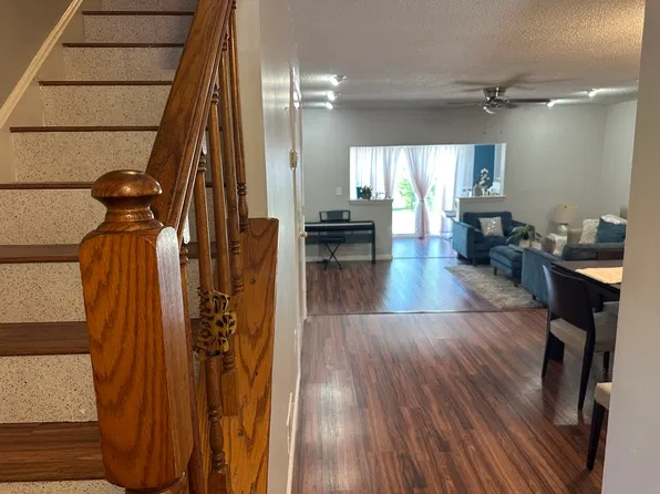28 Kingston Run, North Brunswick, NJ 08902