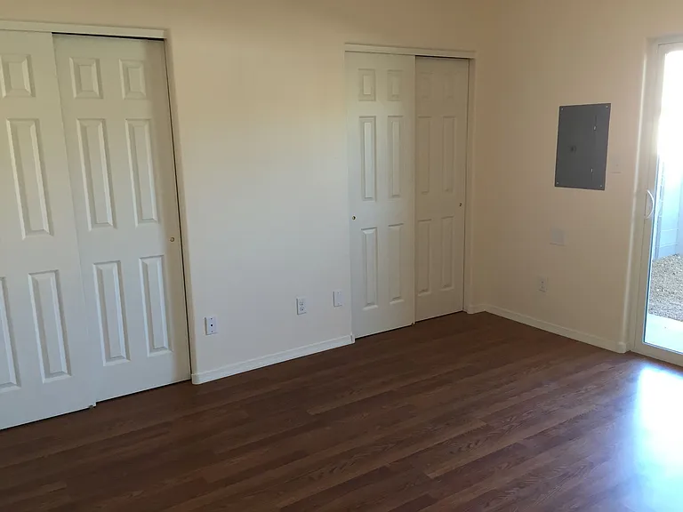 222 Yale Blvd SE — Photo 2