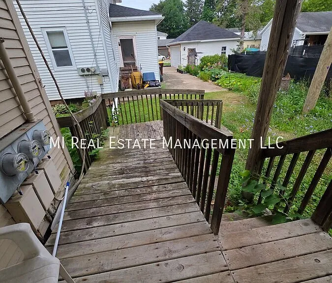 270 E Washington St #1 — Photo 8