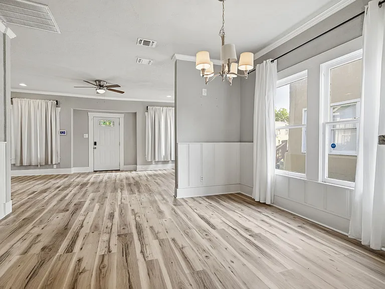 1629 W Woodlawn Ave — Photo 8