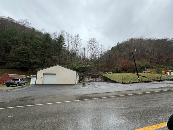 22251 State Highway 194 E, Fedscreek, KY 41524